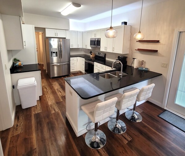 Fridge, microwave, oven, stovetop - Land Lovers & Pirates Welcome #2 (Port St. Joe)