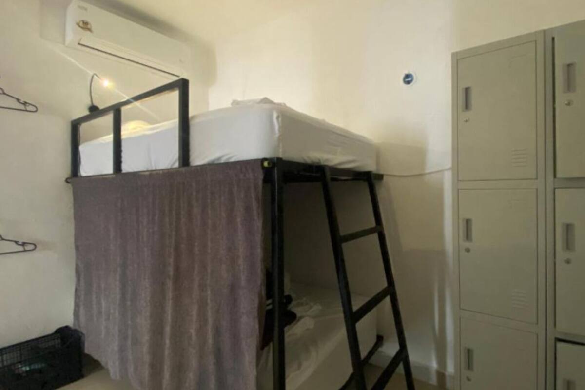 Espaço de trabalho para notebook, Wi-Fi de cortesia, roupa de cama