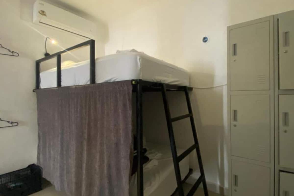 Laptop workspace, free WiFi, bed sheets