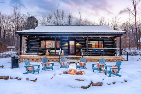 Terrace/patio. The Birchwood Cabin - Stunning Mountain Views