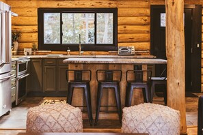 Private kitchen - The Birchwood Cabin - Stunning Mountain Views (Sunderland)