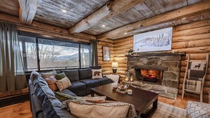 Living area - The Birchwood Cabin - Stunning Mountain Views (Sunderland)
