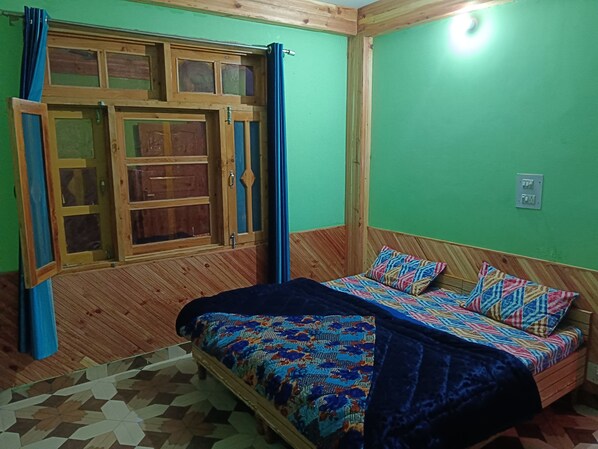 5 bedrooms, WiFi, bed sheets - Homestay cafe (Kasol)