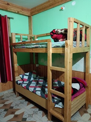 5 bedrooms, WiFi, bed sheets - Homestay cafe (Kasol)