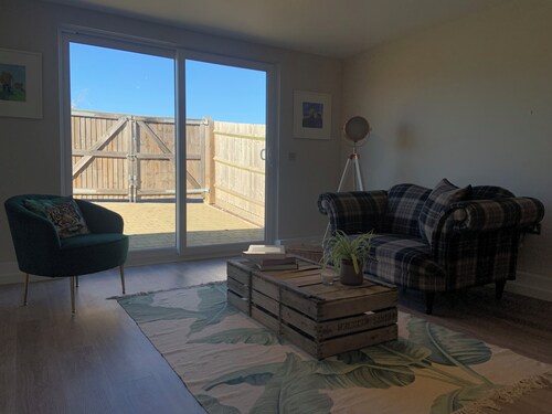 1-bed - Sleeps 2 - Pet Friendly w Parking