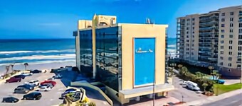 Daytona Ocean View Modern Studio w/ Kitchen and Amenities!