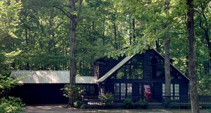 Blade Bay - Beautiful Remodeled cabin, close to everything, pet friendly!