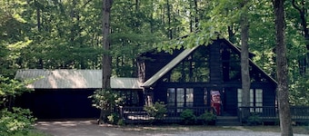 Blade Bay - Beautiful Remodeled cabin, close to everything, pet friendly!