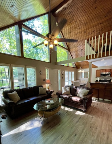 Blade Bay - Beautiful Remodeled cabin, close to everything, pet friendly! 
