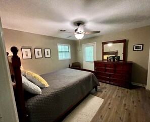 3 bedrooms, desk, iron/ironing board, WiFi