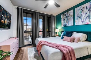 4 bedrooms, iron/ironing board, WiFi, bed sheets - Delta Tranquility: 4BR Urban Escape Condo (New Orleans)