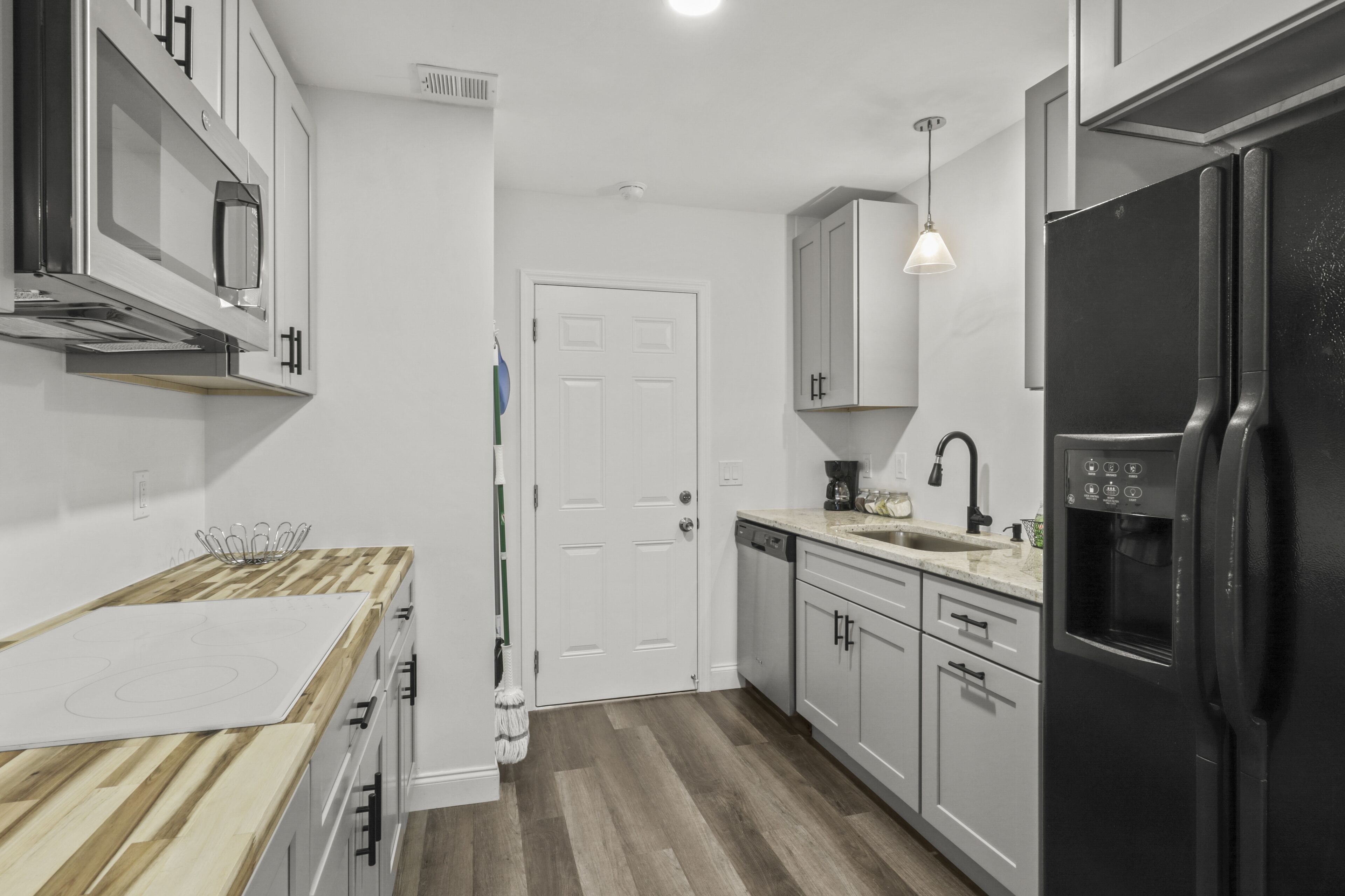 雪櫃、微波爐、焗爐、爐具