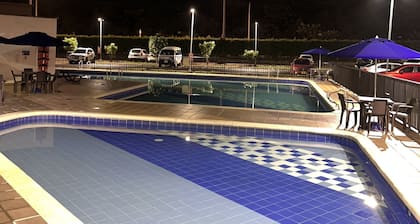 Cali Agradable Apartamento con Piscina y Parqueadero y Aire C