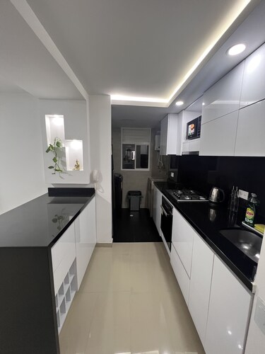 Cali Agradable Apartamento con Piscina y Parqueadero y Aire C