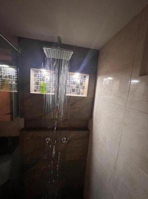 Towels, soap, shampoo, toilet paper