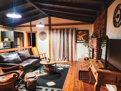 Family friendly desert cabin with mountain views, pool table and indoor chimney.