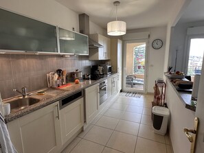 Fridge, microwave, oven, dishwasher - 2 bedroom apartment with a pool in the heart of Cannes, easy walk to the main beach on La Croisette - 2191 (Cannes)