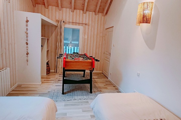 3 chambres, bureau, fer et planche Ă repasser, lit parapluie