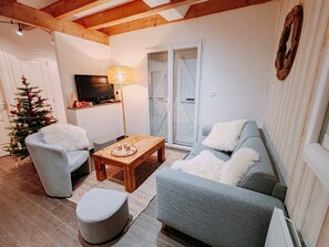 TV, table football - Chalet Refait à Neuf, 200m du lac et Piste Cyclable, Boulodrome Babyfoot Jeux (Gérardmer)