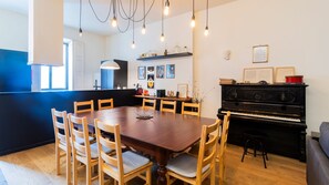 Dining - Music Shell by LovelyStay (Porto)