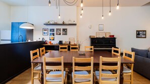 Dining - Music Shell by LovelyStay (Porto)