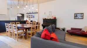 TV, fireplace - Music Shell by LovelyStay (Porto)