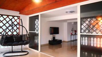 Căn hộ Premier, 1 giường đôi và sofa giường, quang cảnh bãi biển, cạnh bãi biển | Ban công