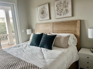 6 bedrooms, desk, iron/ironing board, WiFi