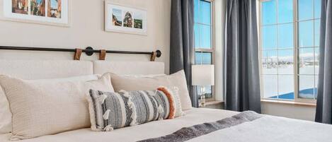 3 chambres, bureau, fer et planche à repasser, lit parapluie