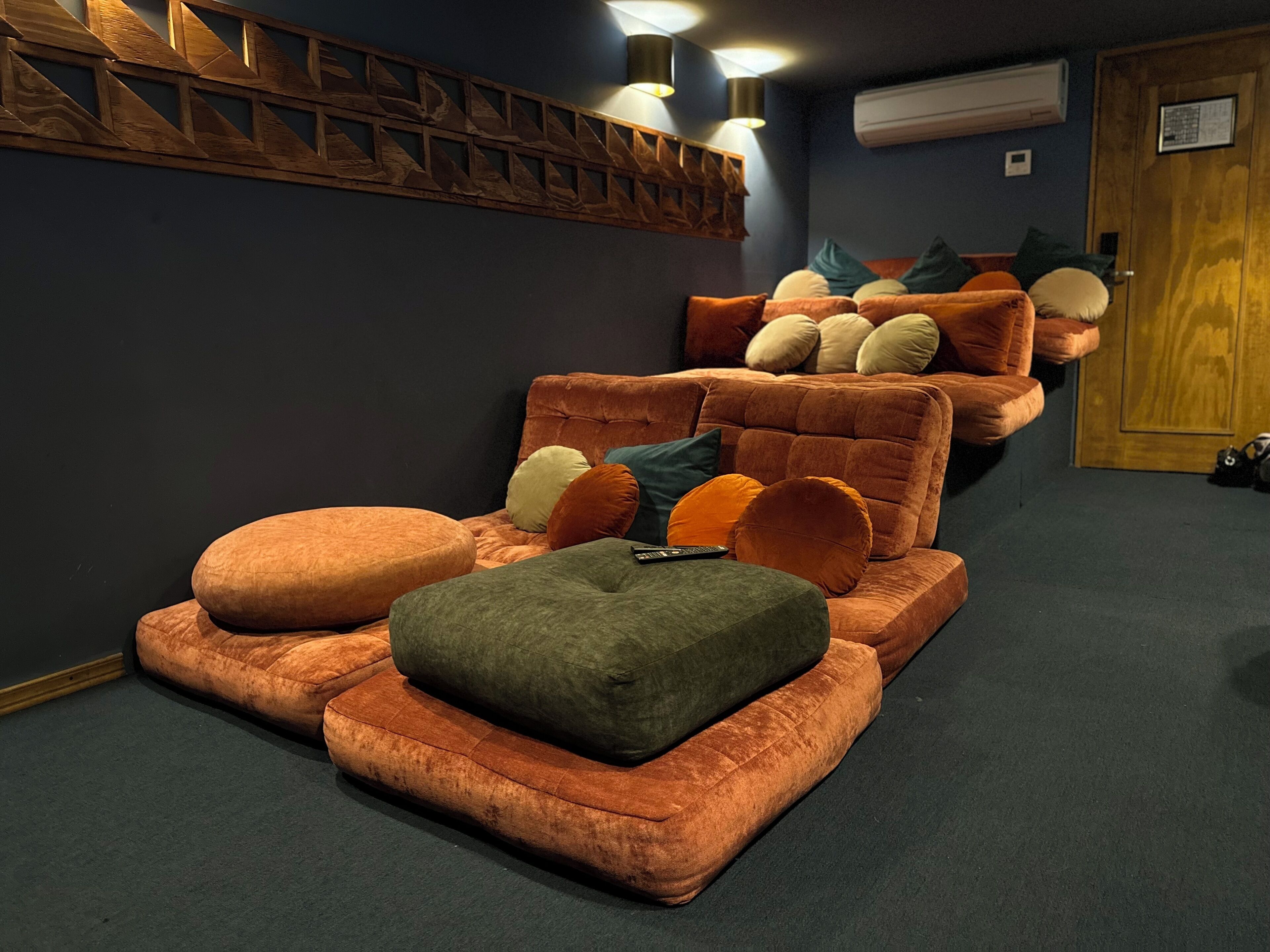 Phòng trò chơi máy arcade