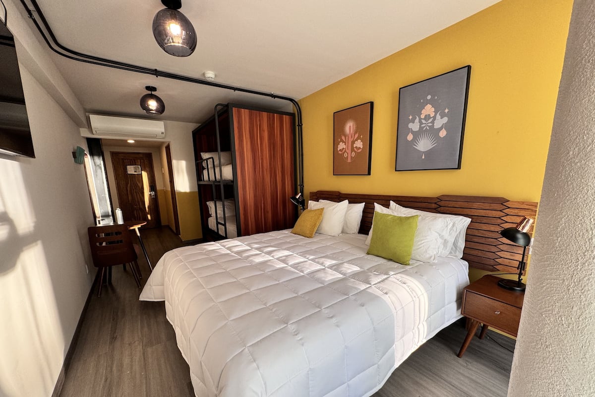 Habitación cuádruple familiar | Ropa de cama de alta calidad y decoración personalizada