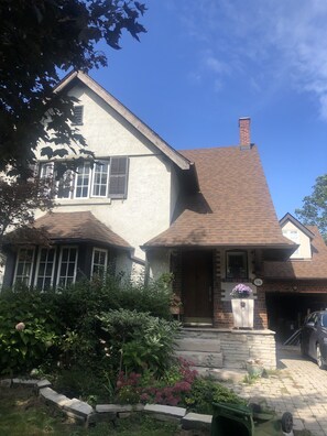 Exterior - Orange room (Toronto)