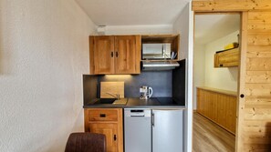 Microwave, oven, dishwasher - 150m from ski lifts, 4th floor, balcony, tv, ski locker, 25m², Flaine (Flaine)