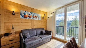 Living area - 150m from ski lifts, 4th floor, balcony, tv, ski locker, 25m², Flaine (Flaine)