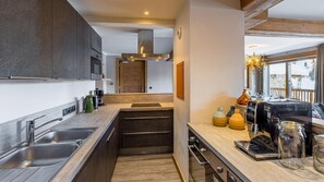 Réfrigérateur, micro-ondes, four, lave-vaisselle