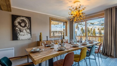 Chalet, à 50m des pistes de ski, vue montagne/rue, sauna, terrasse, balcon, cheminée ou poêle à bois