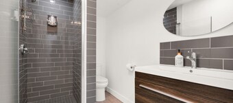 Modern 2BR Duplex  3.0 GBPS internet  with Parking