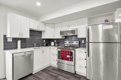 Modern 2BR Duplex  3.0 GBPS internet  with Parking