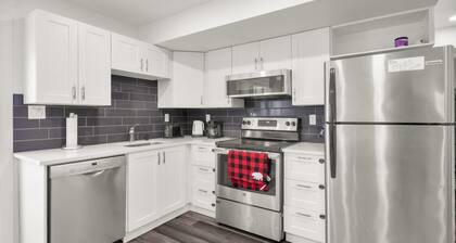 Modern 2BR Duplex 3.0 GBPS internet with Parking