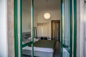 2 Schlafzimmer, Schreibtisch, Bügeleisen/Bügelbrett, WLAN