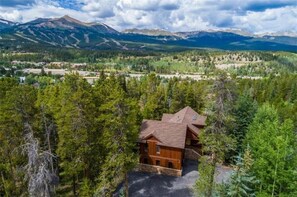 Exterior - 4Br in the heart of Breck with stunning views (Breckenridge)