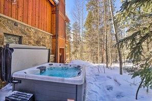 Outdoor spa tub - 4Br in the heart of Breck with stunning views (Breckenridge)