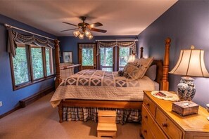 4 bedrooms, desk, iron/ironing board, travel cot - 4Br in the heart of Breck with stunning views (Breckenridge)