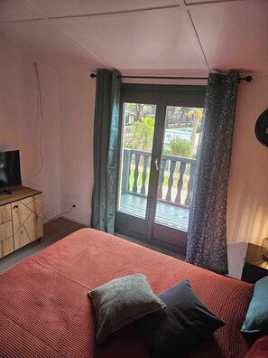 4 Schlafzimmer, Schreibtisch, Bügeleisen/Bügelbrett, Reisekinderbett