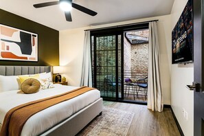 4 bedrooms, iron/ironing board, WiFi, bed sheets - Urban Mirage: 4BR City Oasis with Balcony (New Orleans)