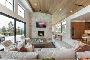 TV, peis og bordtennis