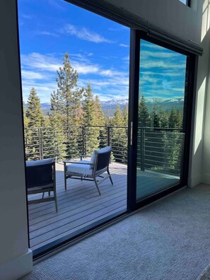 Interior - Tahoe Luxury Home - Scenic Views (Truckee)