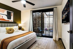 4 quartos, ferros/tábuas de passar roupa, roupa de cama
