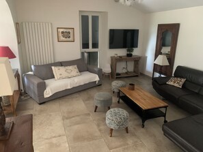 Smart TV, DVD player, ping pong, books
