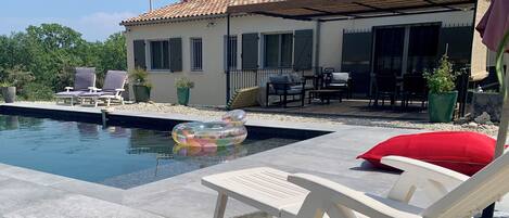 حمّام سباحة خارجي